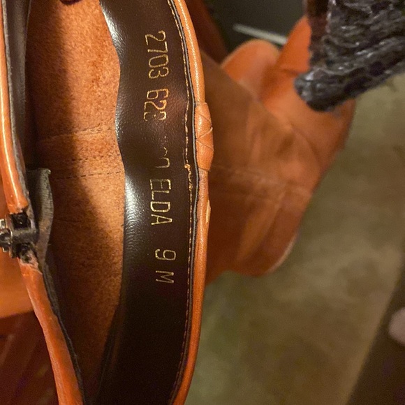 Women’s size 9 authentic Leather boots - Picture 2 of 6